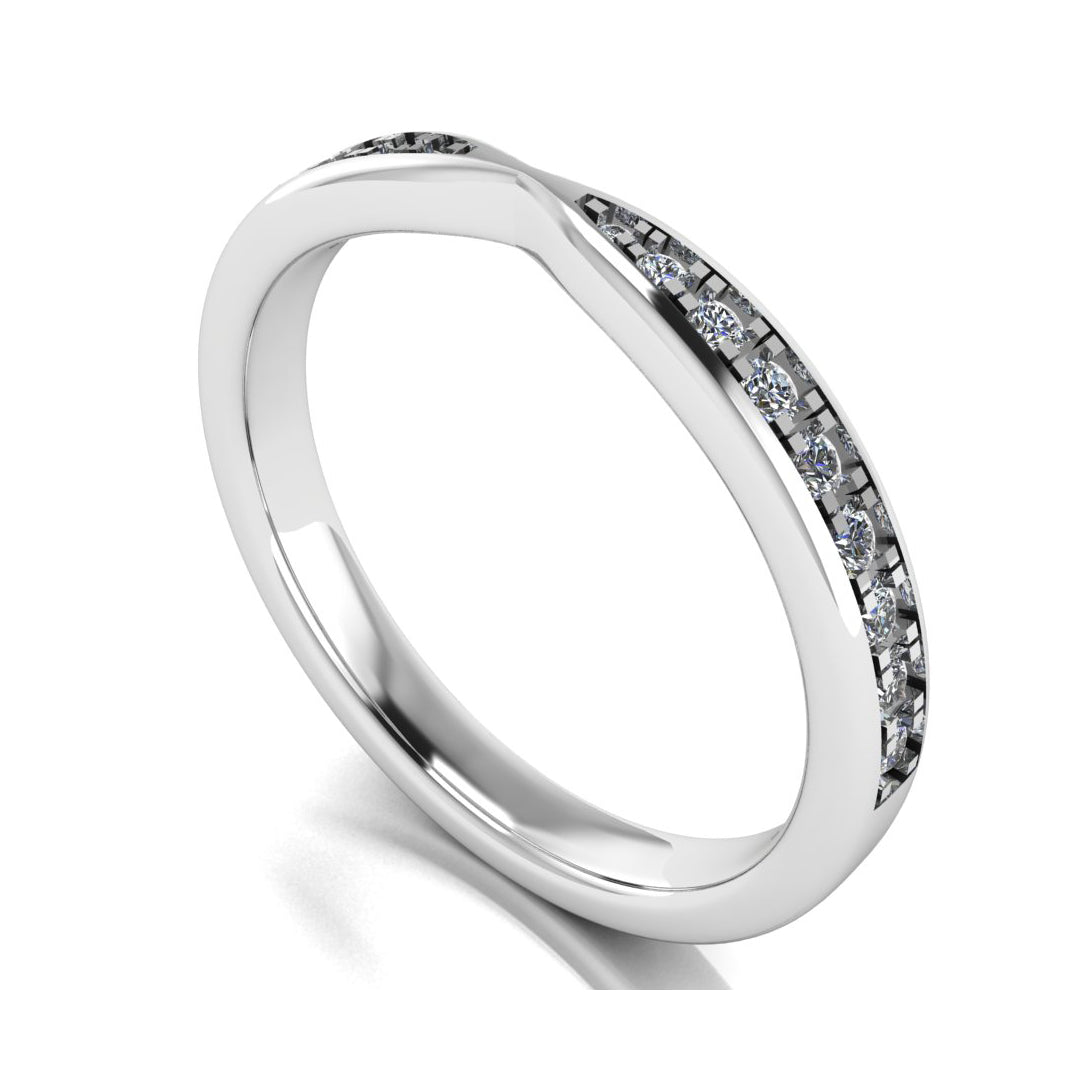 angled view of platinum or white gold tapered wedding band. Round lab-grown diamonds appear in a graduated setting starting from the middle and gradually increasing in size towards the edges